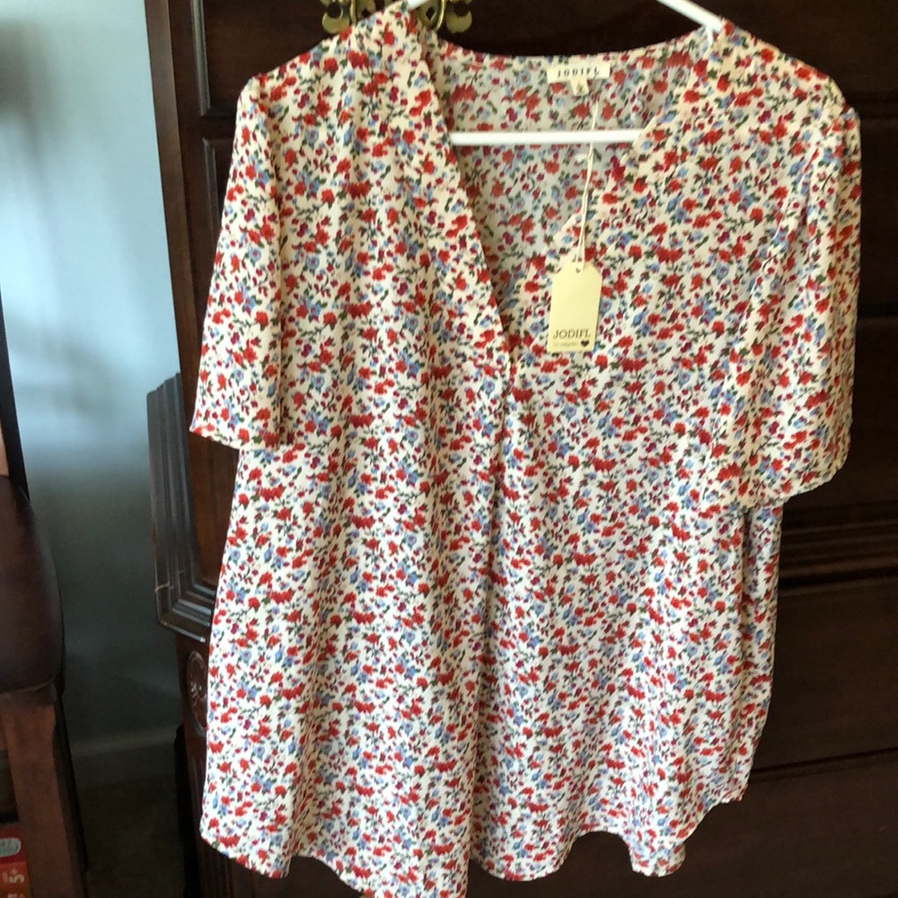 Flowered short sleeve blouse.